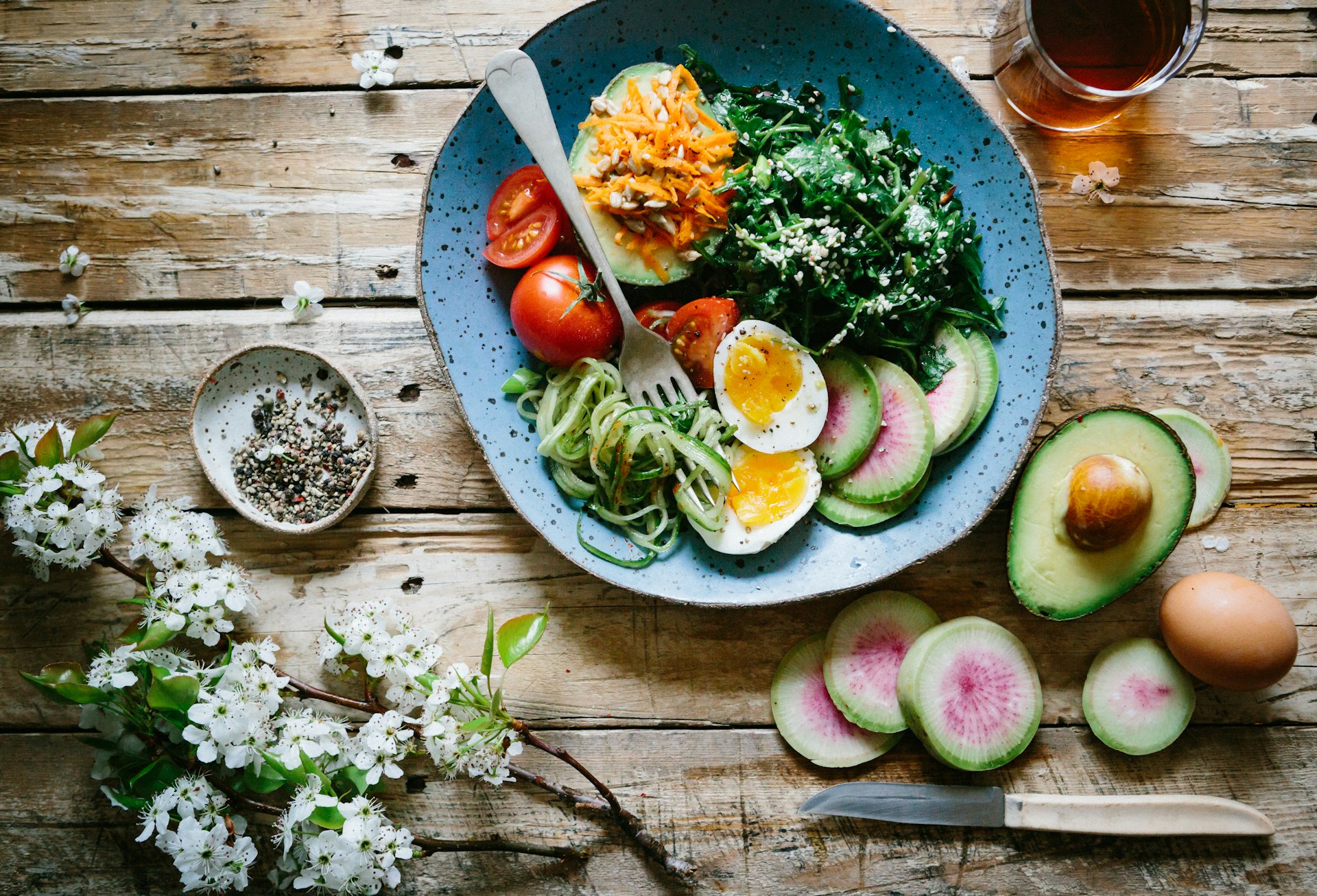Colorful healthy food bowl with avocado, eggs and fresh vegetables